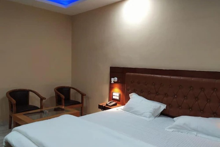 Room 4 of 9