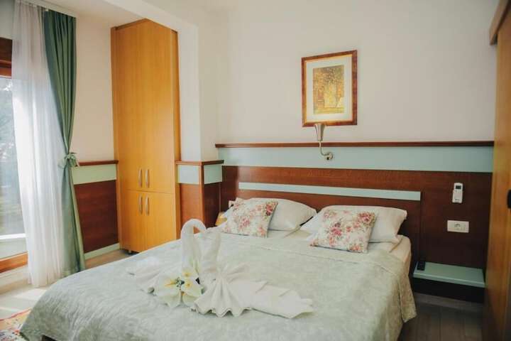 Room 4 of 47
