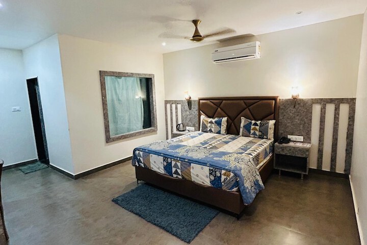 Room 2 of 7