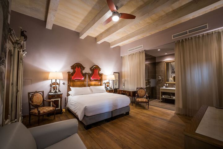 Room 17 of 70