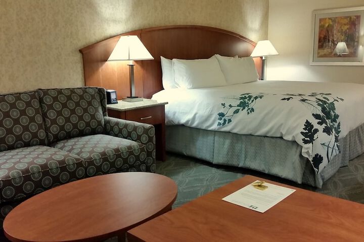 1 King Bed (11 of 12)