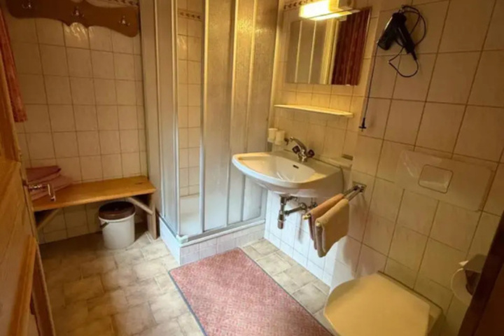 Room 9 of 19