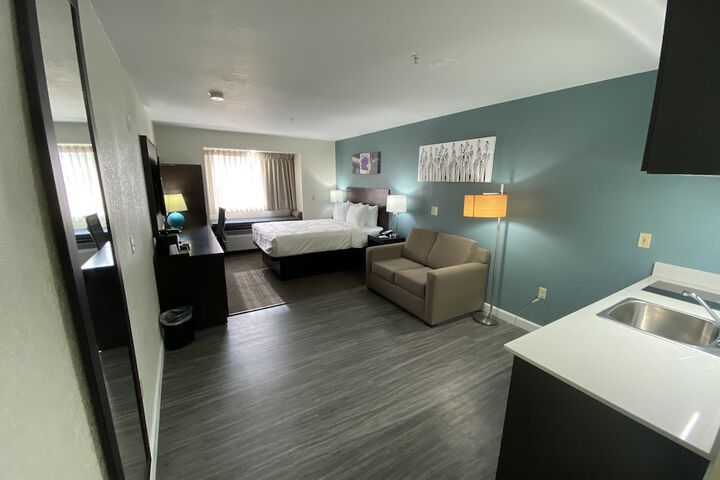 1 Queen Bed (25 of 27)