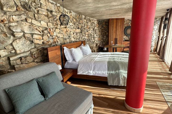 Room 10 of 42