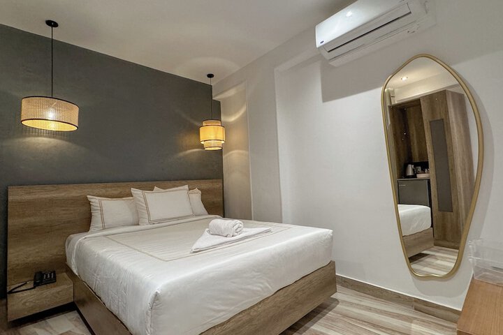 Room 9 of 36
