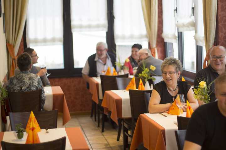 Dining 33 of 56