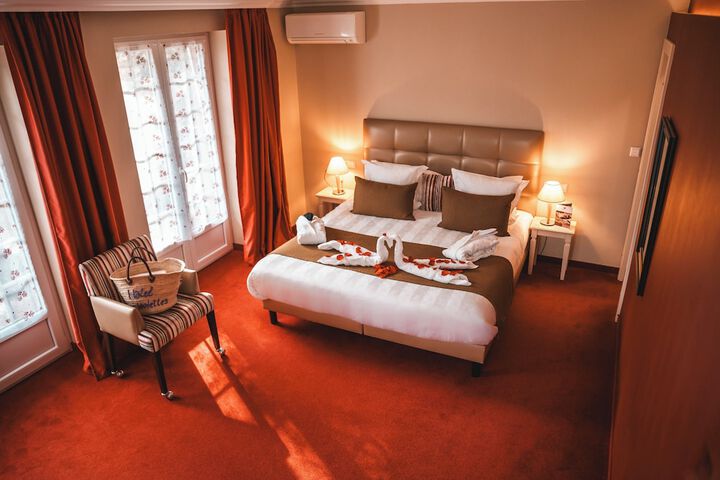 Room 4 of 120