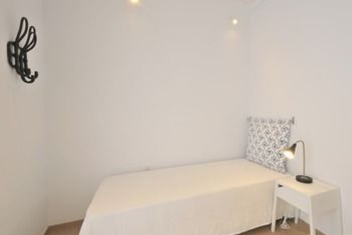 Room 7 of 18