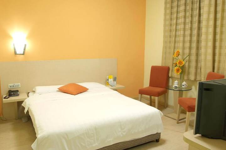 Room 3 of 10