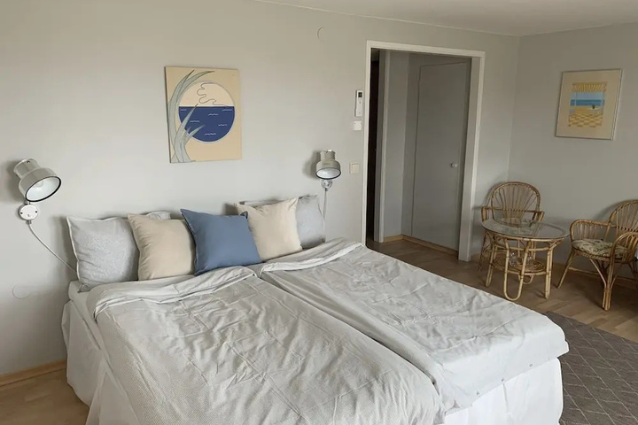 Room 2 of 9