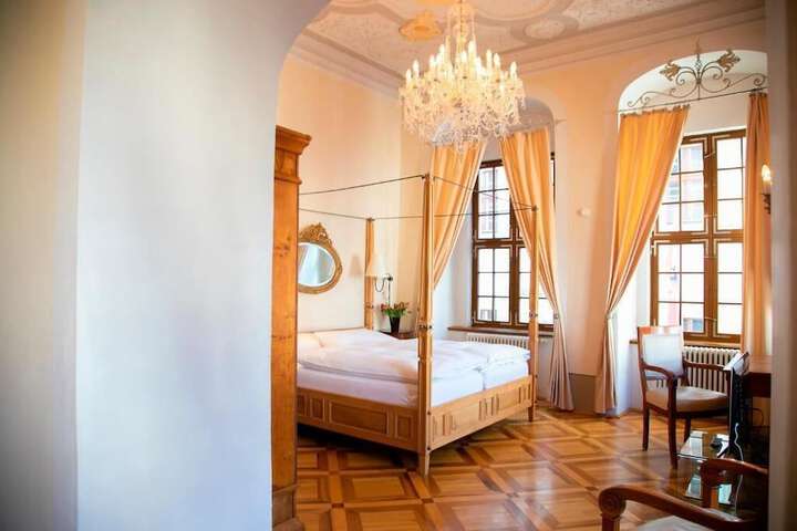 Room 9 of 61