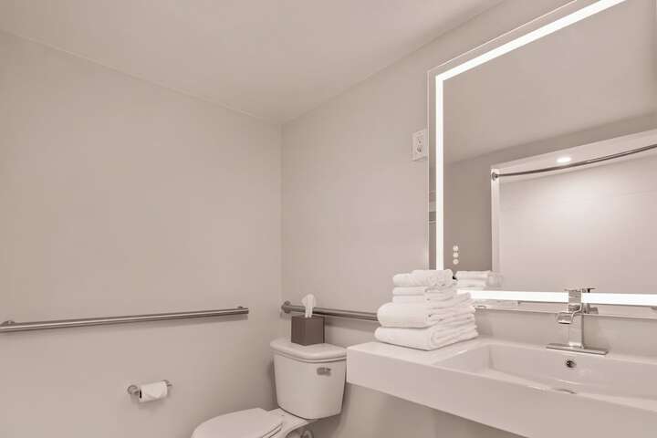 Room 28 of 45