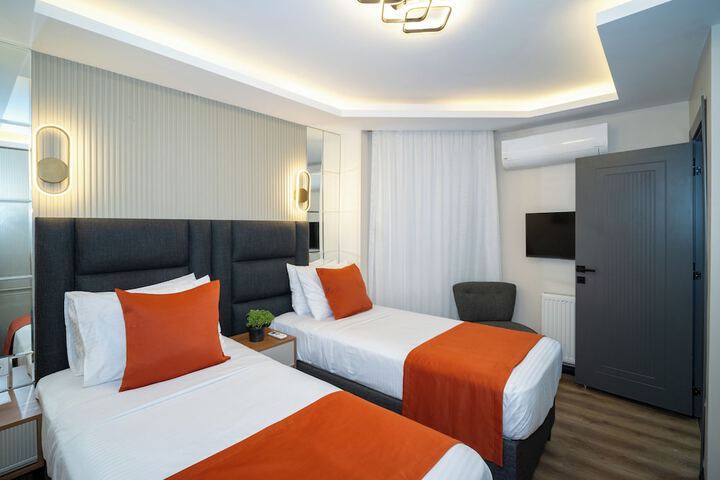 Room 8 of 60