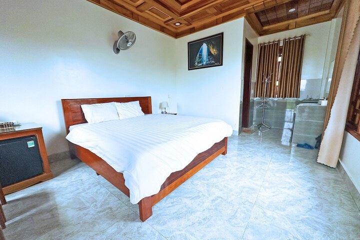 Room 3 of 44