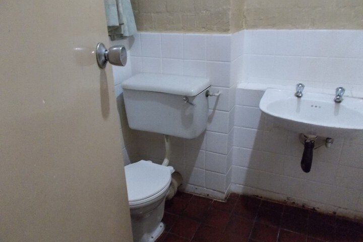 Room 13 of 37