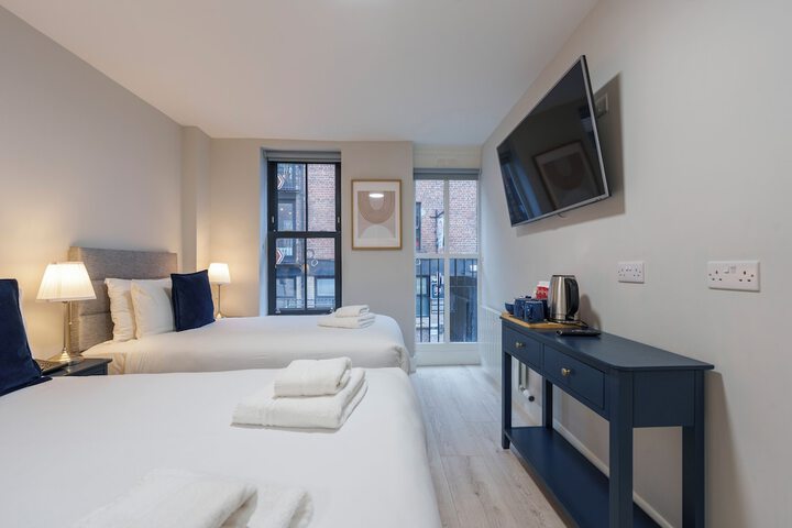 Room 28 of 106