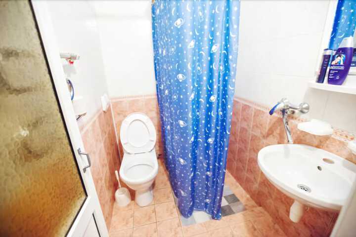Room 12 of 32