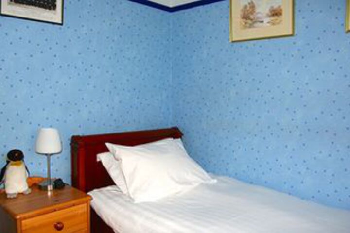 Room 9 of 19