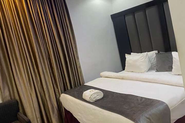 Room 11 of 20