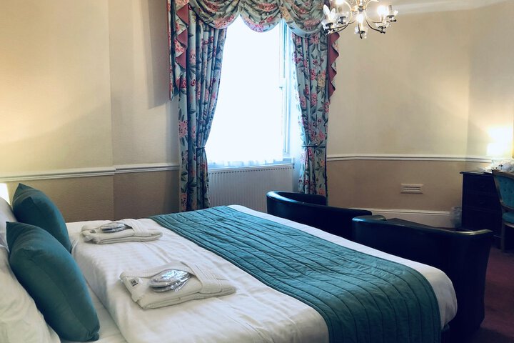 Room 9 of 90