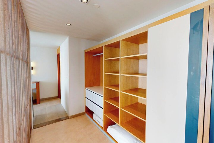 Room 19 of 136