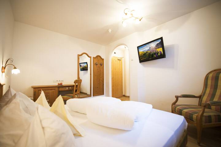 Room 6 of 34