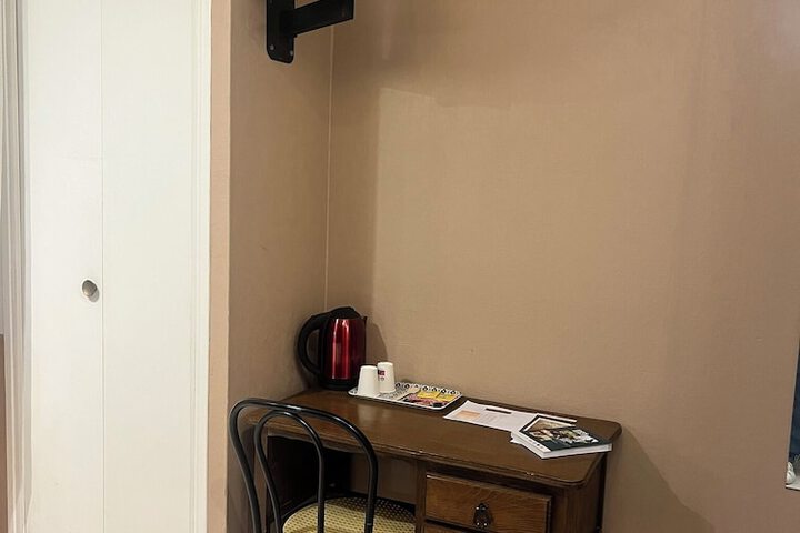 Room 10 of 29
