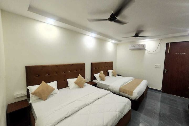 Room 7 of 14