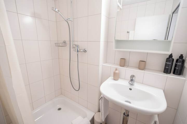 Room 15 of 32