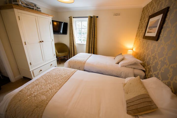 Room 10 of 22