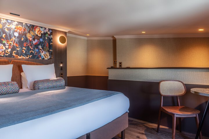 Room 17 of 40