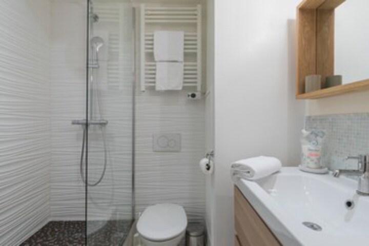 Room 2 of 21