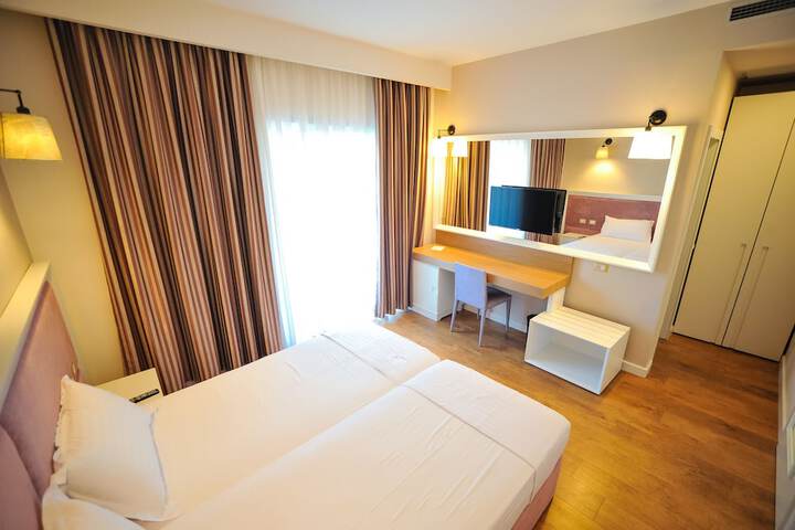 Room 6 of 86