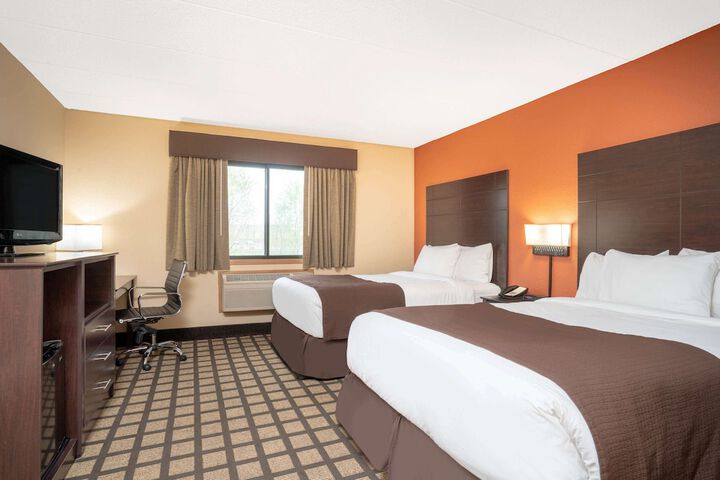 2 Double Beds Accessible Room 1st Floor (5 of 7)