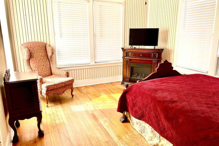 Room 18 of 23