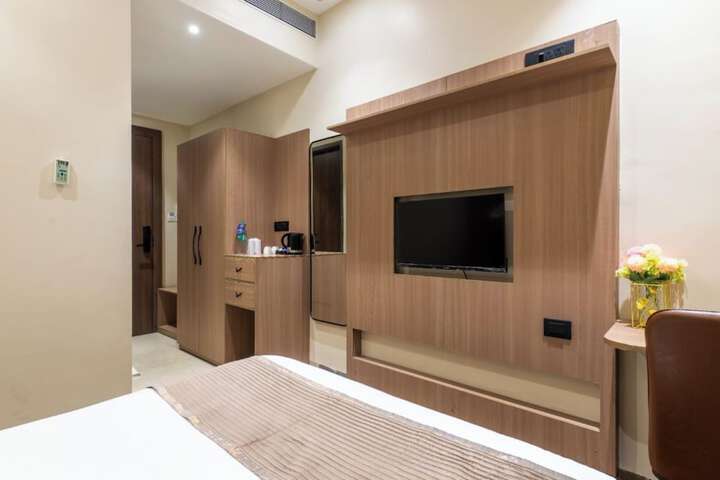 Room 13 of 30