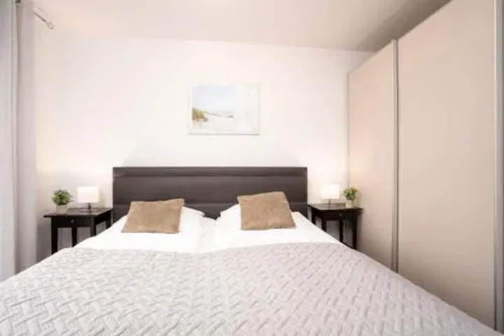 Room 4 of 18