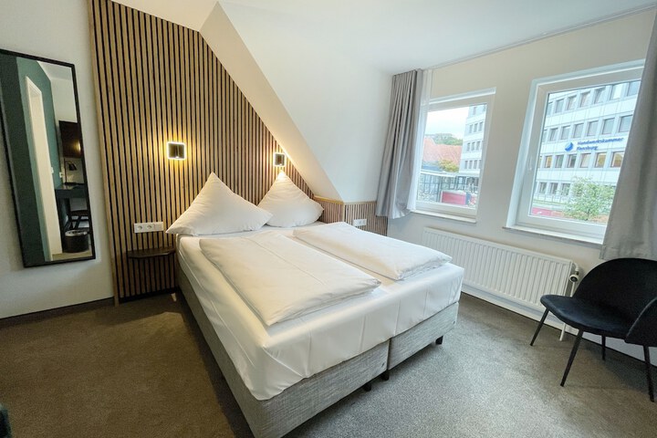 Room 13 of 32