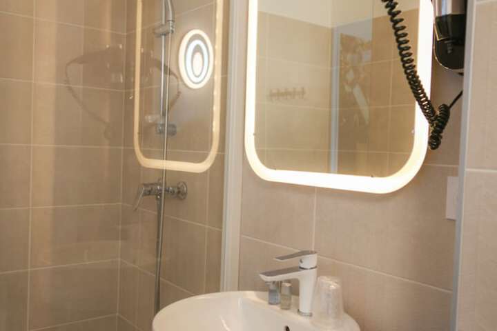 Room 15 of 28