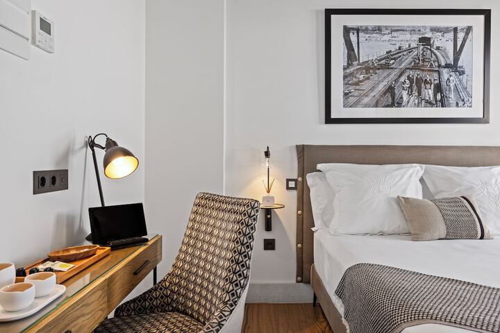 Room 9 of 26