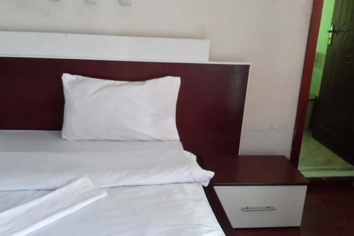 Room 6 of 36