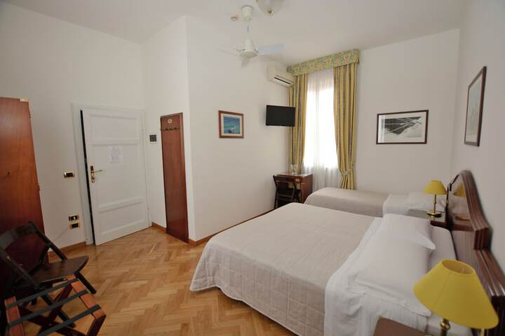 Room 16 of 46