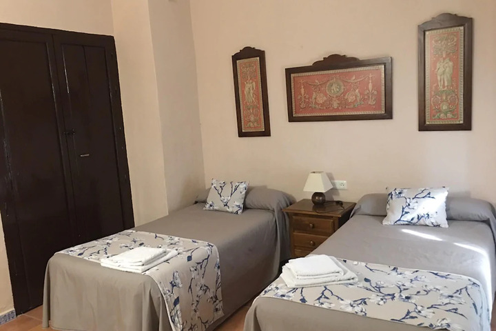 Room 4 of 10