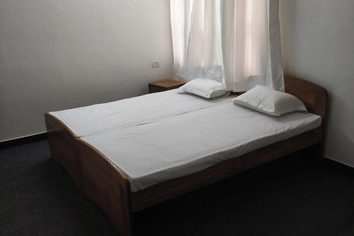 Room 8 of 32