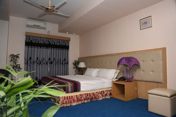 Room 11 of 36