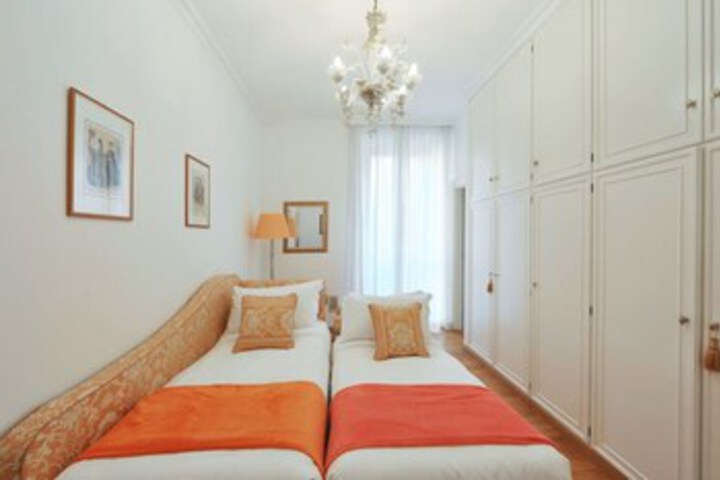 Room 17 of 28