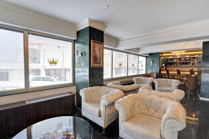 Entrance & Lobby