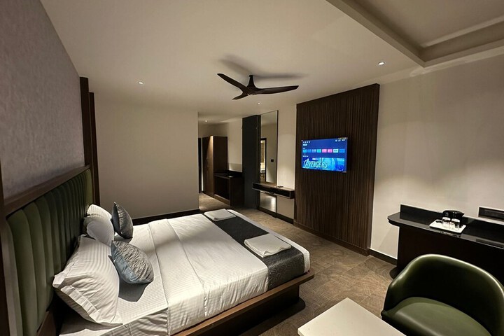 Room 5 of 17