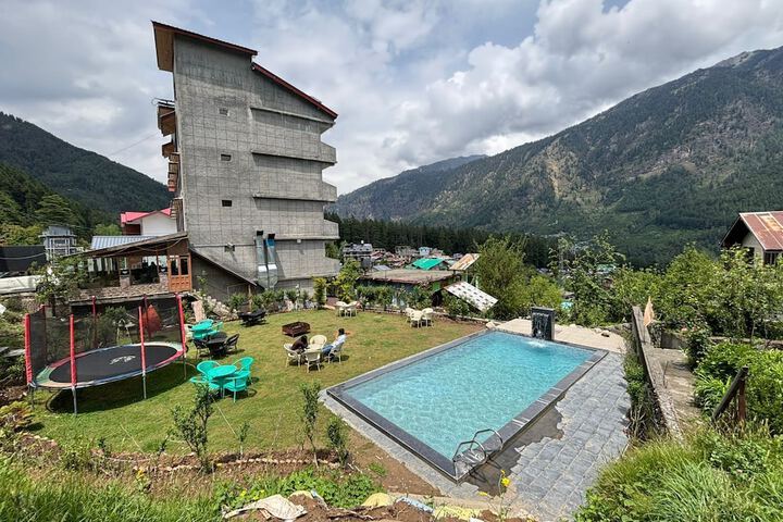 Hotel Smugglers in Manali