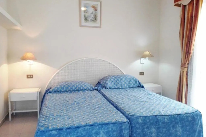 Room 4 of 14